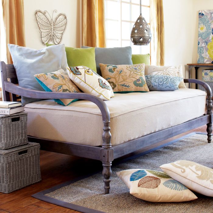 Daybed furniture for guest room bedroom